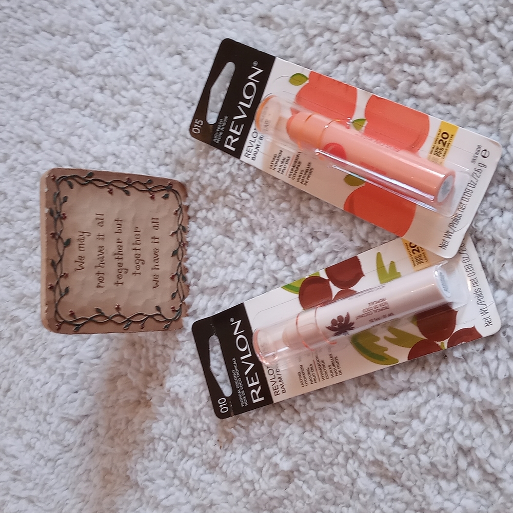 2 dif revlon kiss balms